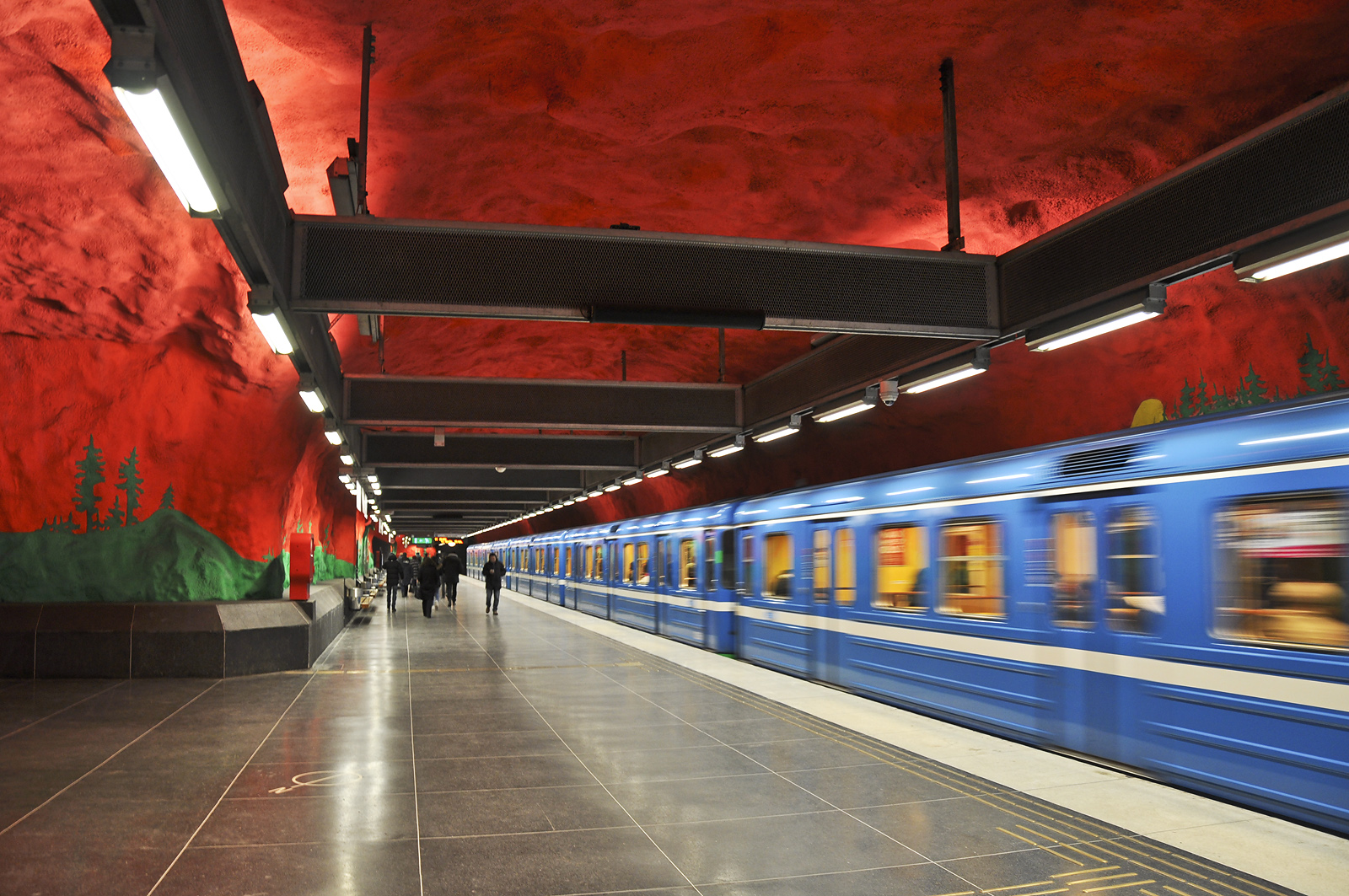 Další z řady netradičně vyzdobených stanic: Solna centrum. (foto: Petr Malinovský)
