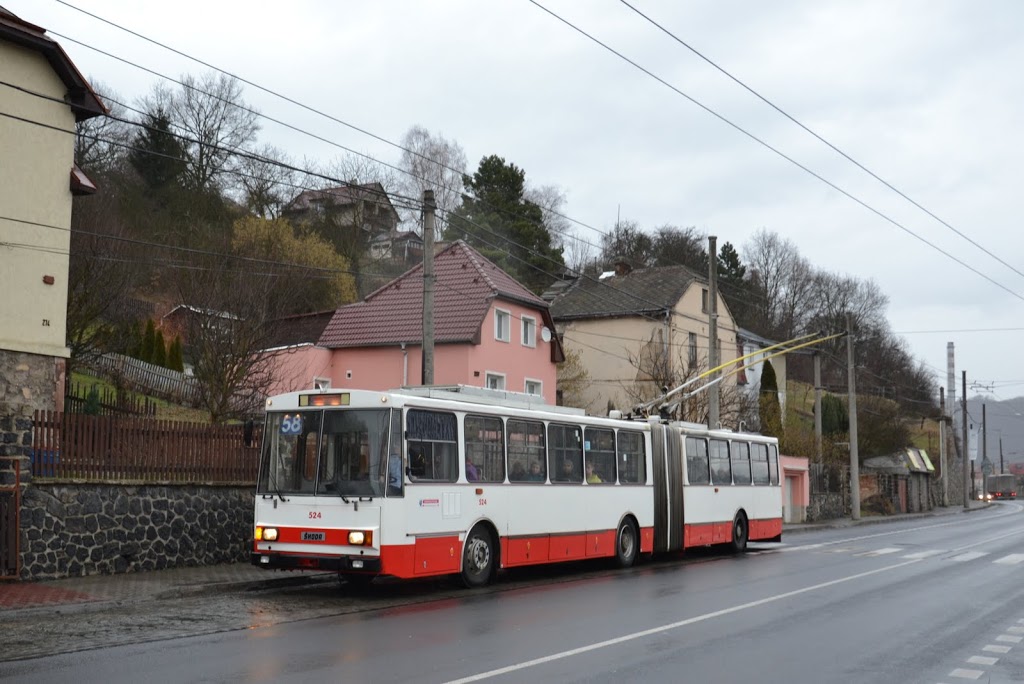 Poslední trolejbus Škoda 15 Tr02/6 ev. č. 524 měl poněkud atypický lak. Na snímku je zachycen poslední den provozu - 9. 2. 2016. (foto: Martin Čepický)