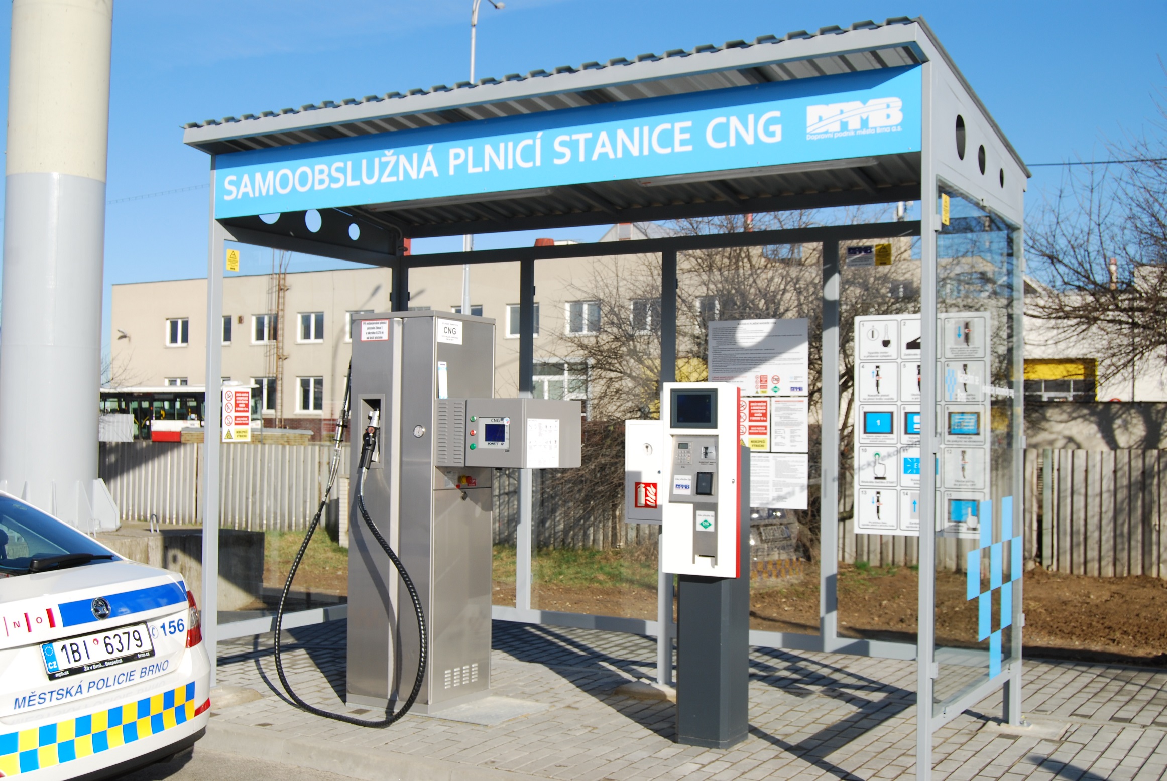 Plnicí stanice na CNG slouží pro potřeby externích zákazníků, nikoli pro autobusy DPMB. (foto: DPMB)