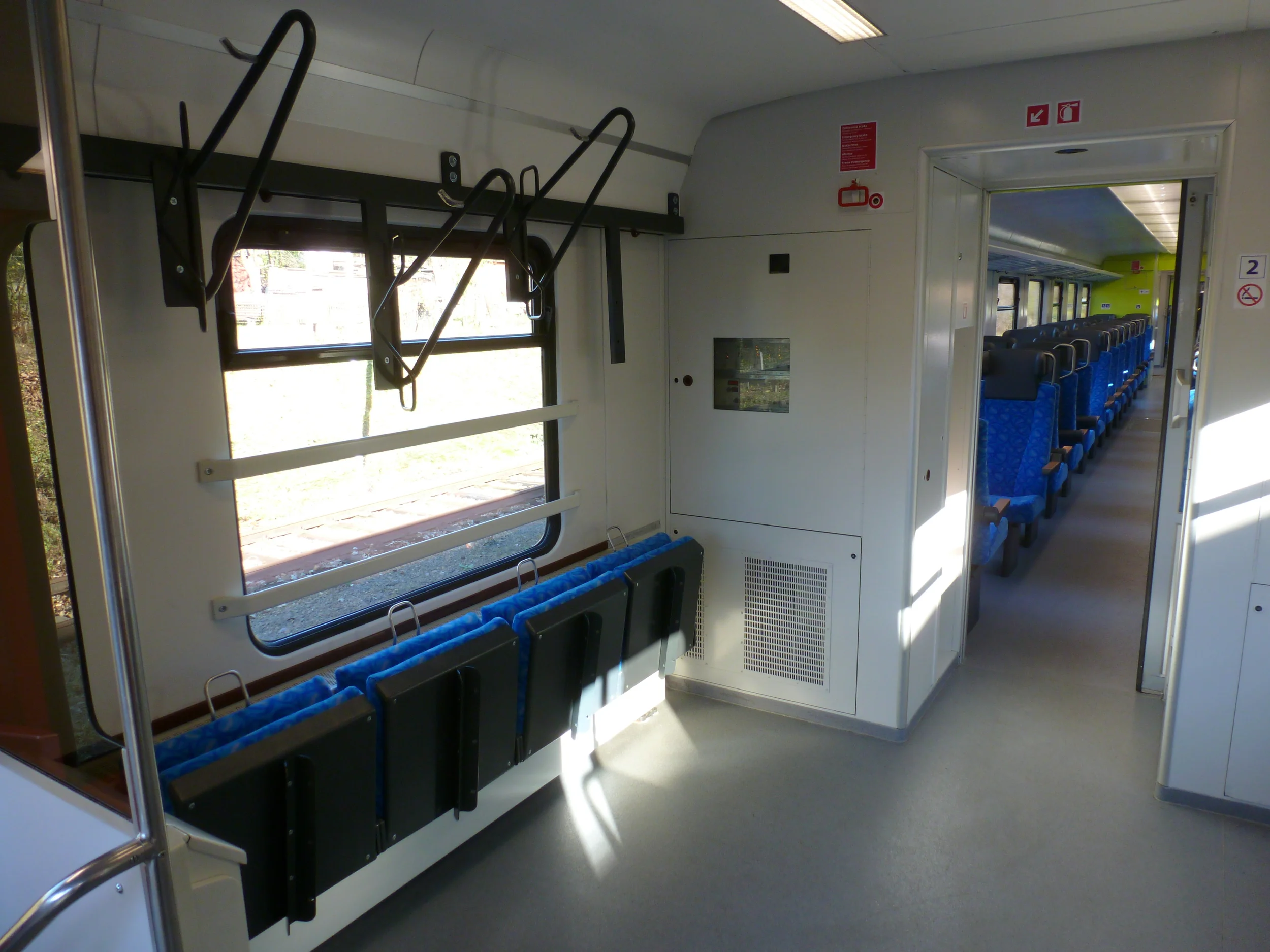 Jednotka disponuje i prostorem na jízdní kola. Během cesty budou mít cestující možnost zakoupit si ve vlaku drobné občerstvení i některé doplňky. (foto: Arriva)