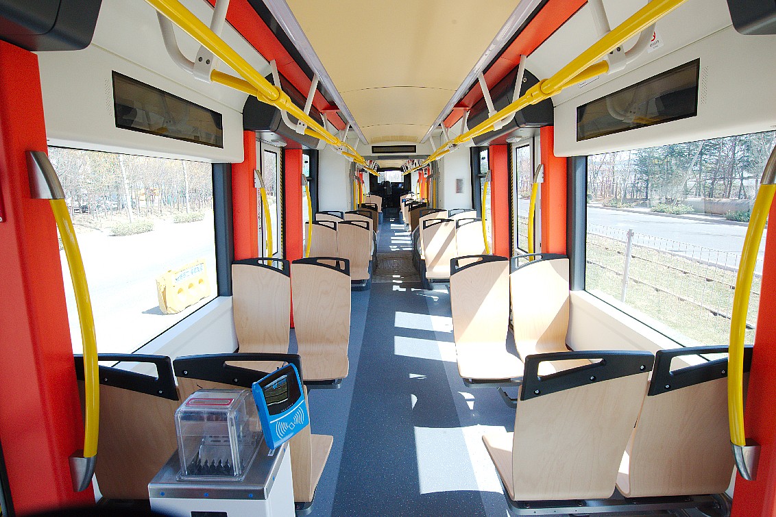 Pohled do interiéru prototypového vozu. (zdroj: Škoda Transportation)