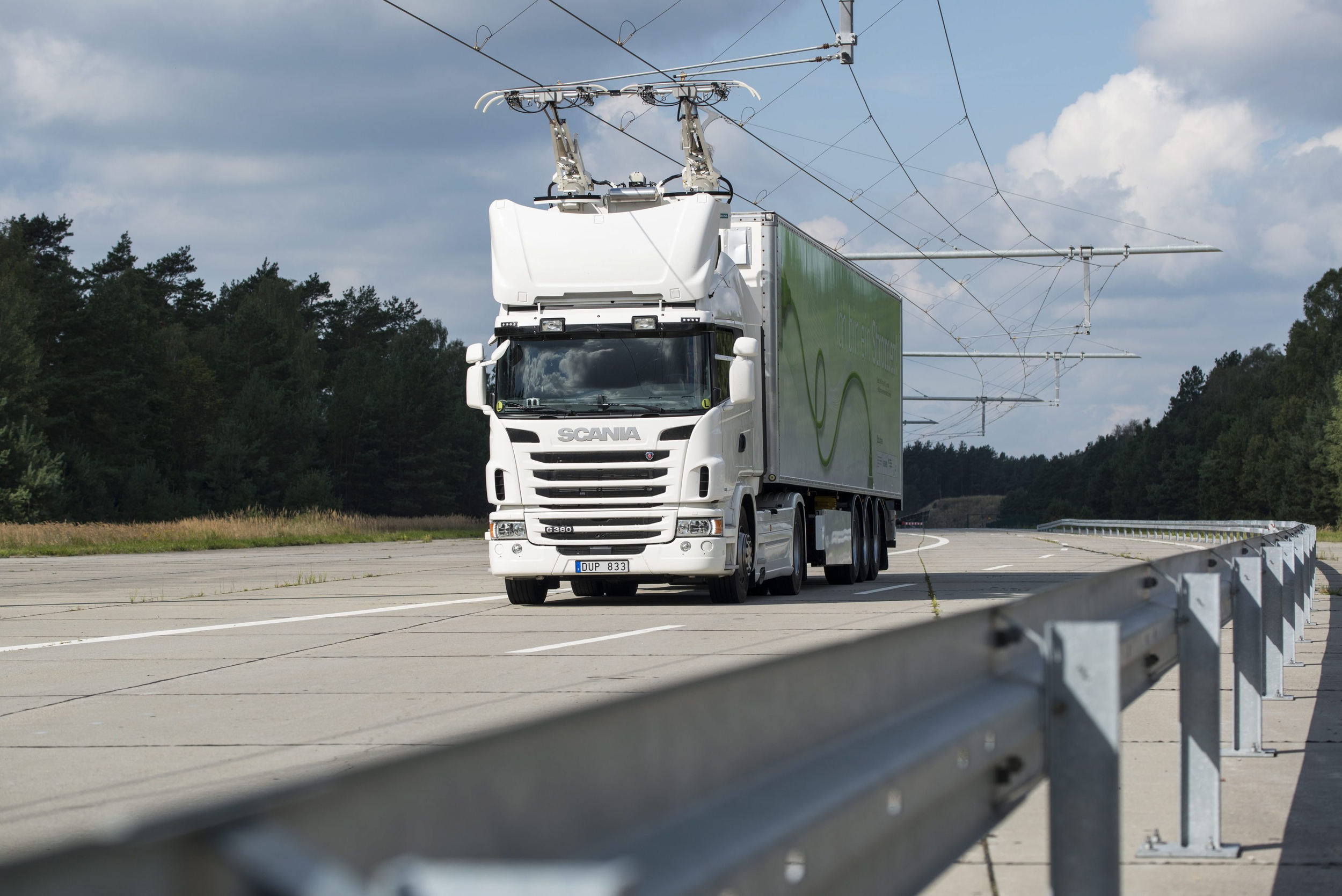 První dálnice pro "trolejbusy" má délku dvou kilometrů. (foto: Scania)
