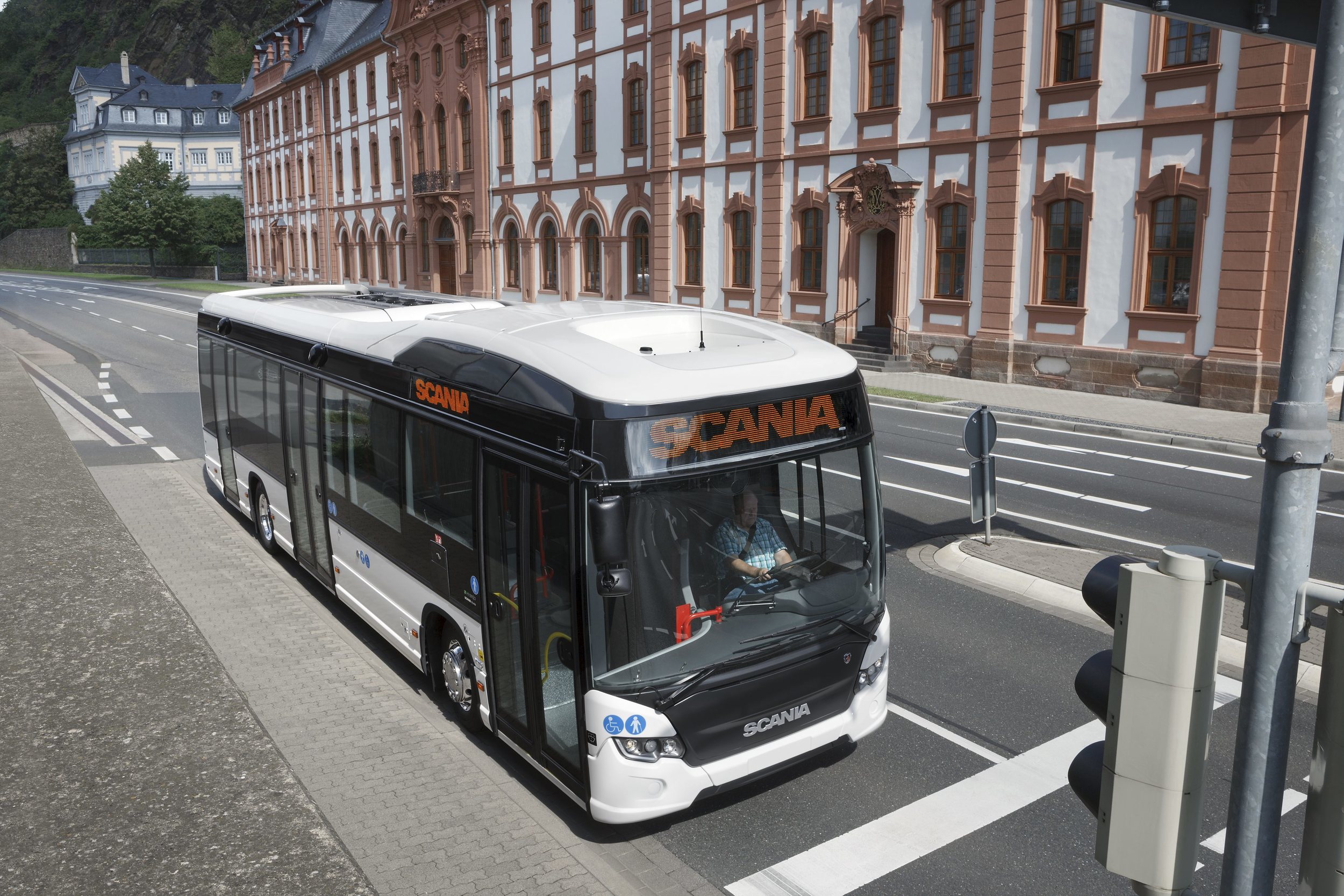 Autobus Scania Citywide Hybrid. (foto: Scania)