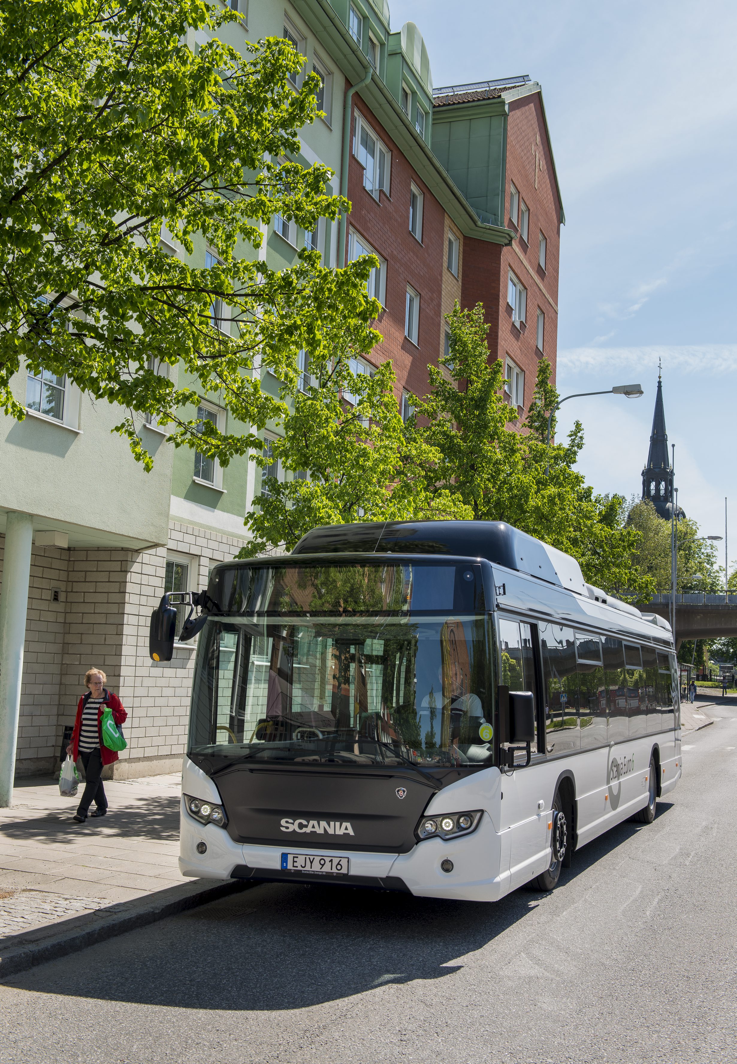 Na Pyrenejský poloostrov zamíří 51 hybridů od Scanie. (foto: Scania)