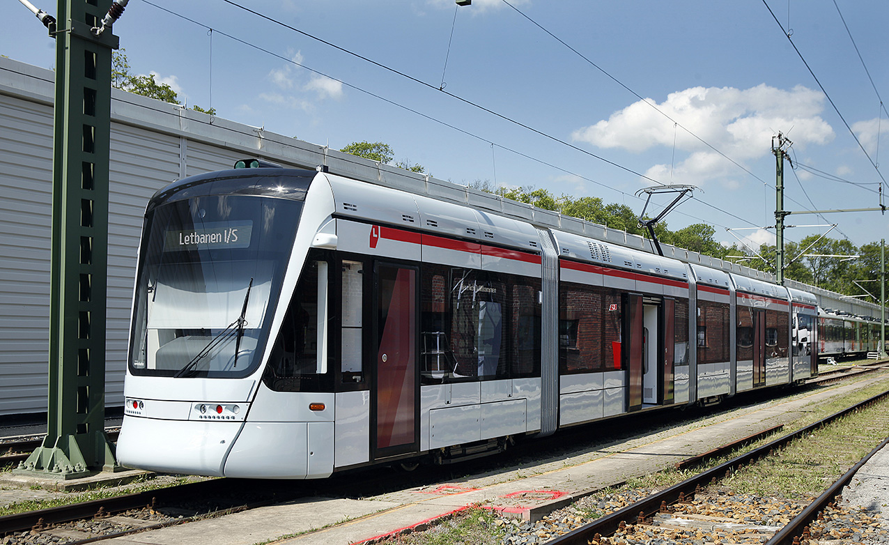 Není Vario jako Vario. Tento model se nazývá Variobahn a jedná se o moderní 100% nízkopodlažní tramvaj z produkce Stadleru, jež je určena pro Aarhus. (foto: Stadler)