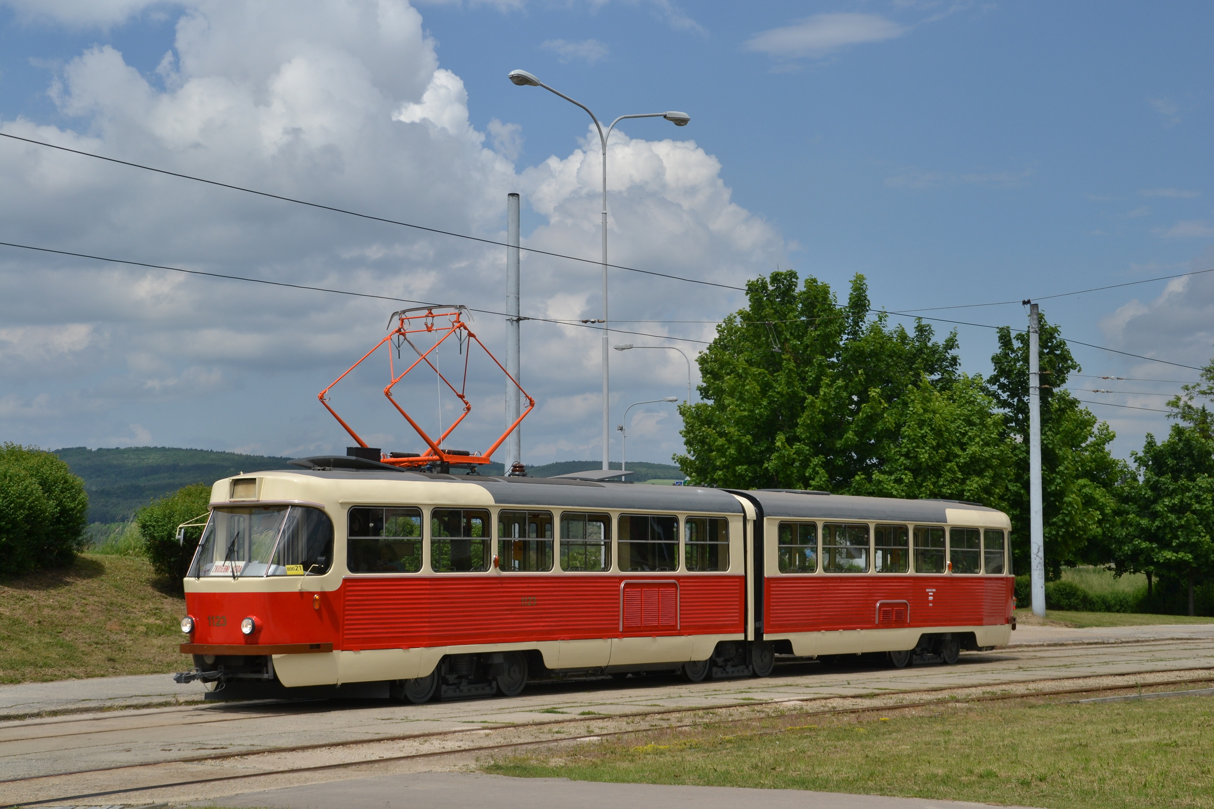 Tramvaj K2 ev. č. 1123 po provedené rekonstrukci. (foto: Ing. Jiří Černý)
