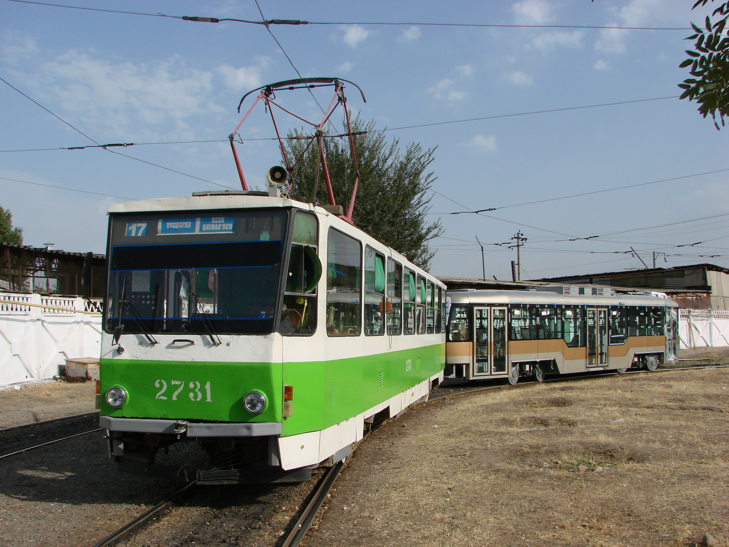 Příjezd první tramvaje VarioLF.S do Taškentu. Po 5 letech provozu se připravuje město na odprodej českých tramvají. (foto: Sergej Kivenko)