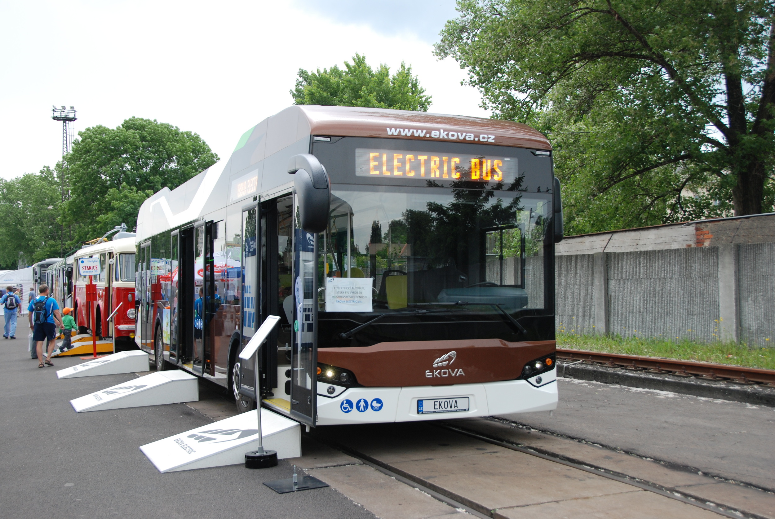 Elektrobus EKOVA ELECTRON. (foto: Libor Hinčica)