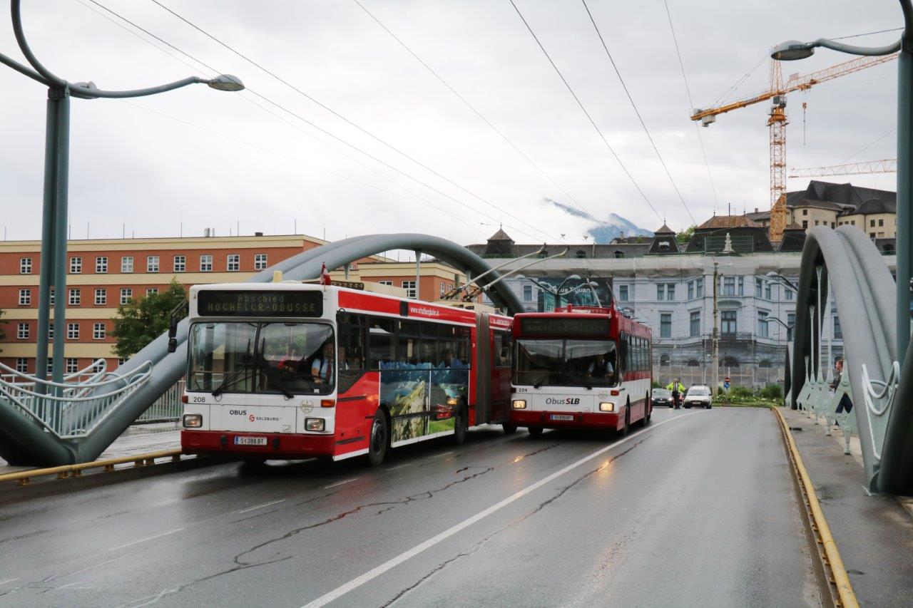 Dvojice stařečků Gräf & Stift najíždí v Salzburgu poslední kilometry. (foto: Mattis Schindler)