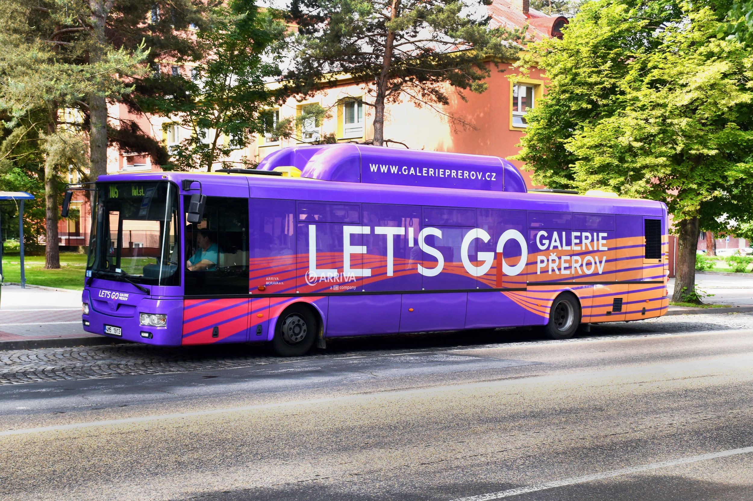 Řešení reklamy na voze SOR NBG12 v Přerově včetně krytu plynových lahví. (foto: Mobilboard)
