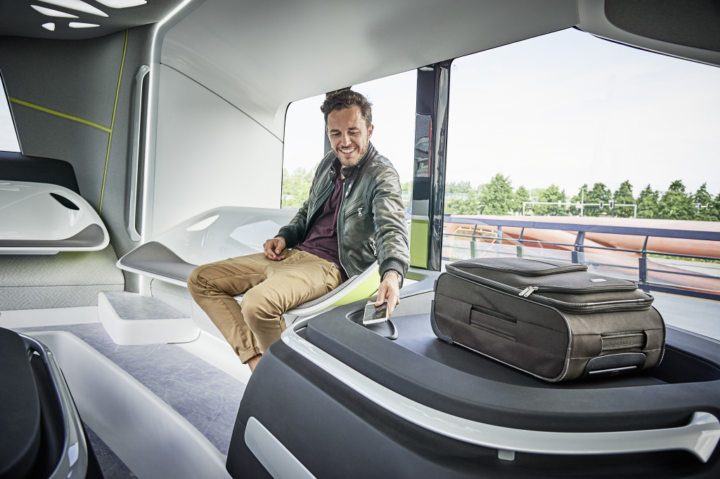Netradiční uspořádání interiéru vozu Future Bus. (foto: EvoBus)