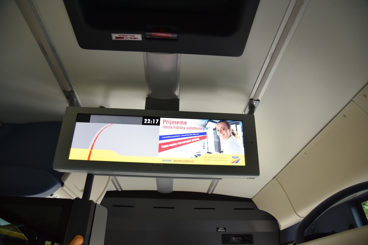 Pohled na širokoúhlý monitor v interiéru. (foto: Miroslav Halász)