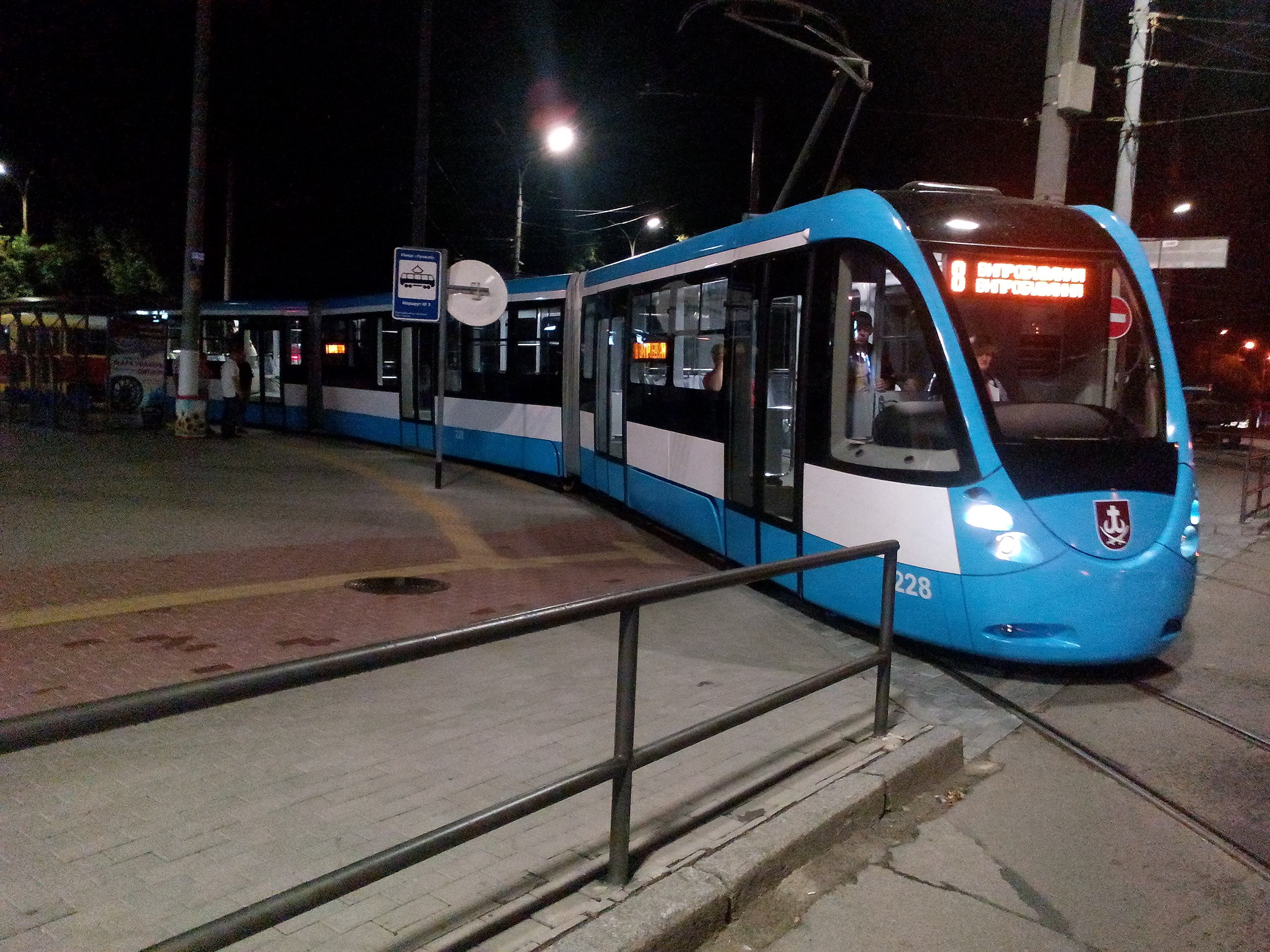 Vůz KT4SU ev. č. 228 se modernizací na typ KT4UA "VinWay" změnil k nepoznání. (foto: KVAZAR PLUS)