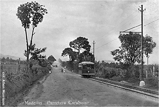 Na jednom z úseků silnice Carabobo, která je dnes přejmenována na třídu Carabobo, vedla tramvajová trať, jež nakonec roku 1931 dosáhla severně ležící čtvrti Berlín. Tato malebná krajina je už minulostí, dnes místo ní člověk spatří hustou zástavbu nízkých domů. (foto: sbírka Allen Morrison)