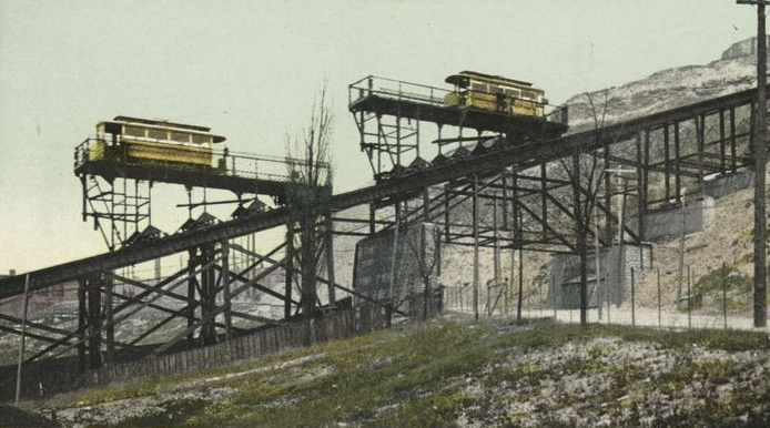 Neobvyklou atrakcí byly speciální lanové dráhy pro tramvaje. Díky této technologii bylo možné zdolávat náročná stoupání. (zdroj: Wikipedia.org)