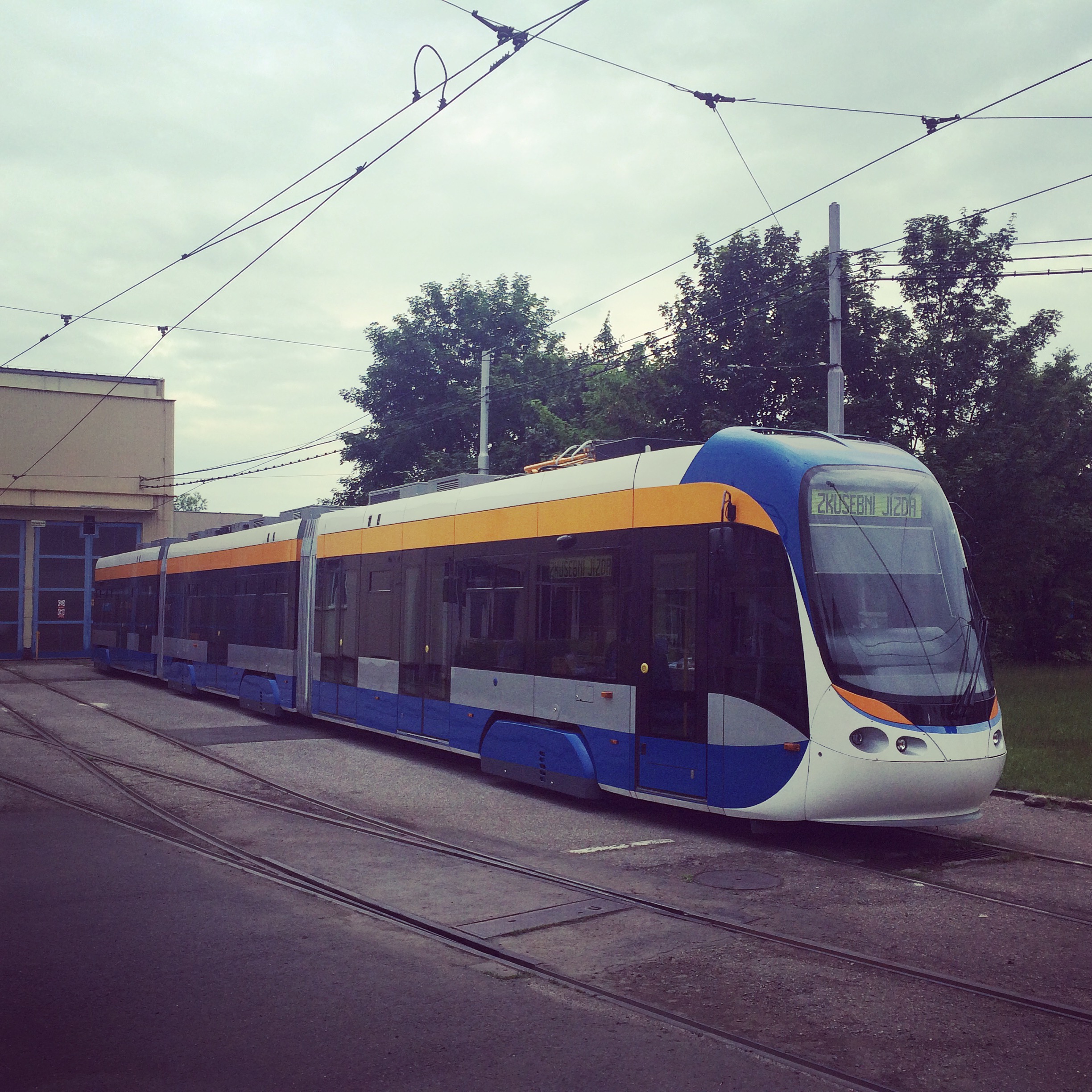 INEKON 210 - SUPERIOR PLUS v areálu ústředních dílen DP Ostrava (resp. společnosti EKOVA ELECTRIC). (foto: Libor Hinčica)