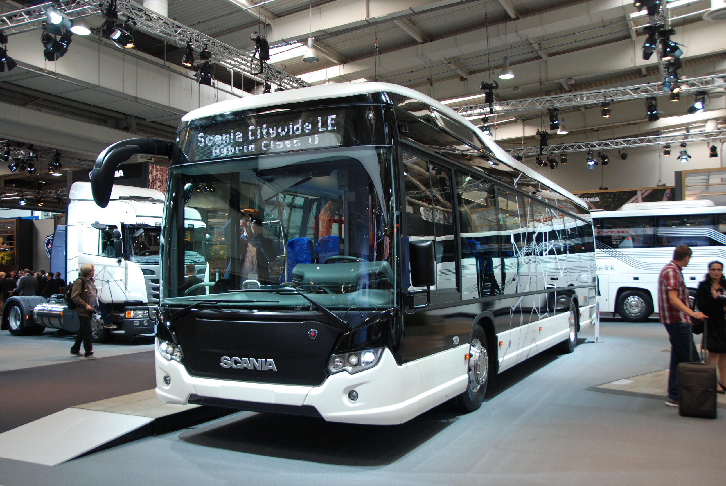 Hybridní Scania Citywide LE. Scania měla na veletrhu jednu z nejlépe provedených tiskových konferencí. (foto: Libor Hinčica)