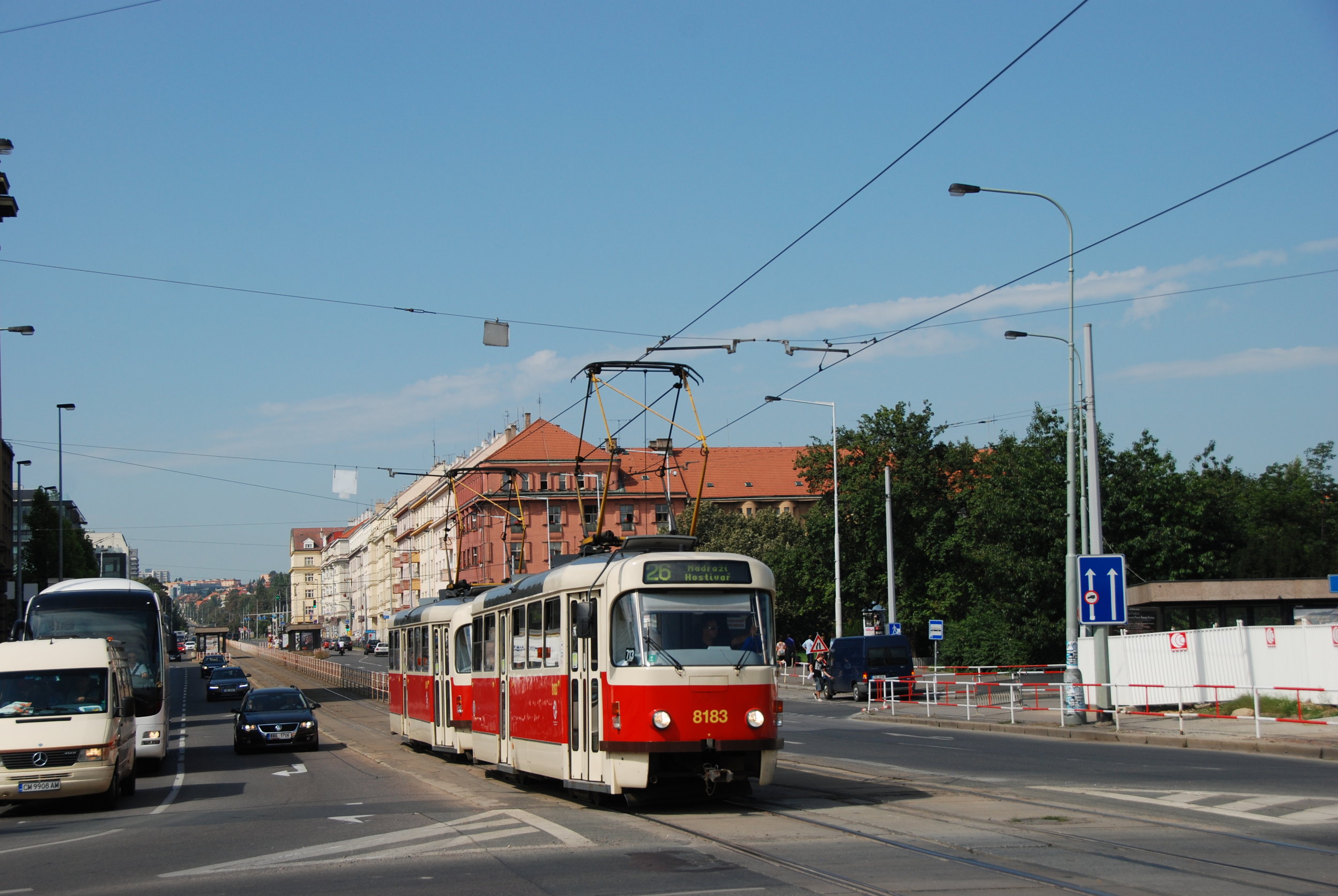 Na rekonstrukci by mělo být přistaveno celkem 35 vozů T3R.PV, které v nedávné minulosti získaly novou vozovou skříň VarCB3. Vůz na snímku by měl být dle plánovaného harmonogramu modernizován v roce 2019. (foto: Libor Hinčica)