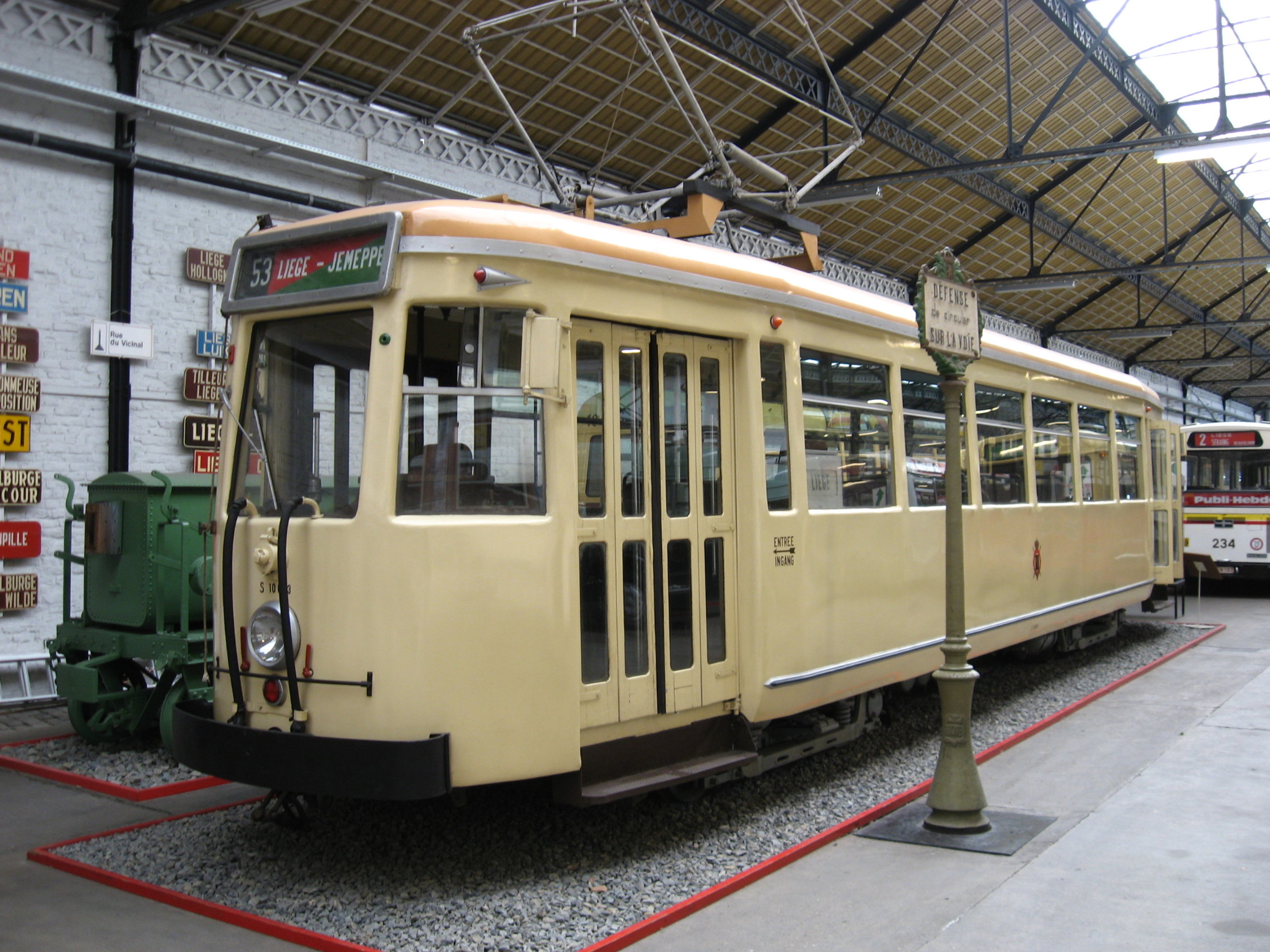 V Lutychu jezdily tramvaje už v minulosti, konkrétně v letech 1871-1967. Na snímku je historický vůz z roku 1930 v muzeu veřejné dopravy v Lutychu. (zdroj: wikipedia.org)