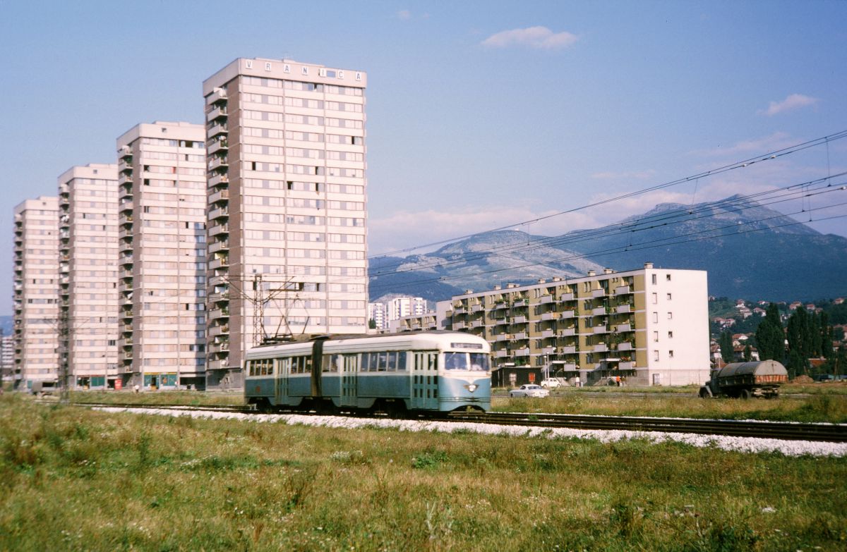 Poslední tramvaje PCC byly vyřazeny v Srajevu z provozu až v roce 1984. Unikátní článková tramvaj se do dnešních dnů nedochovala žádná. (sbírka: Jan Čihák)
