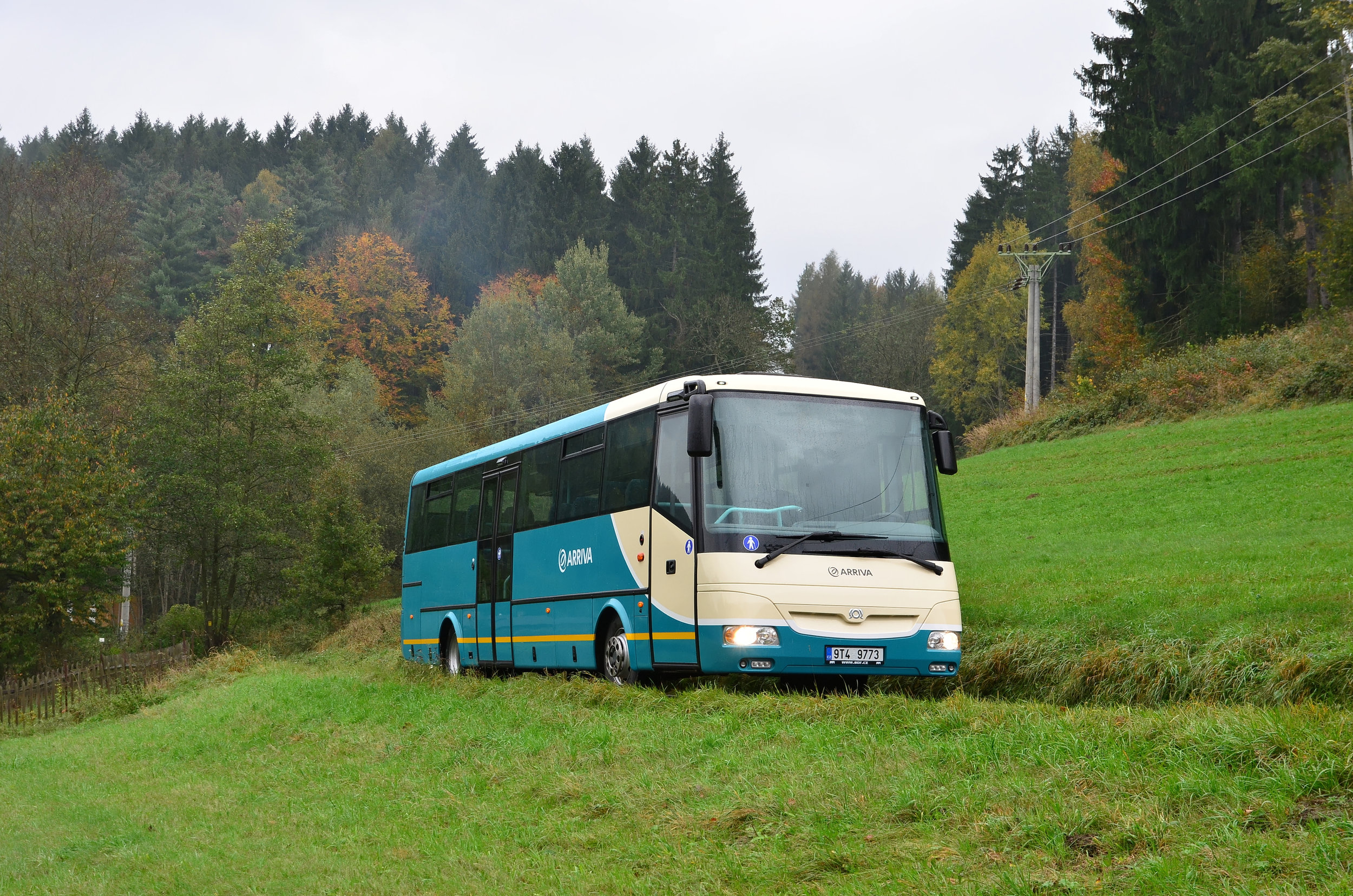 Na některých relacích budou autobusová spojení přímo konkurovat železnici. (foto: Miroslav Halász) 