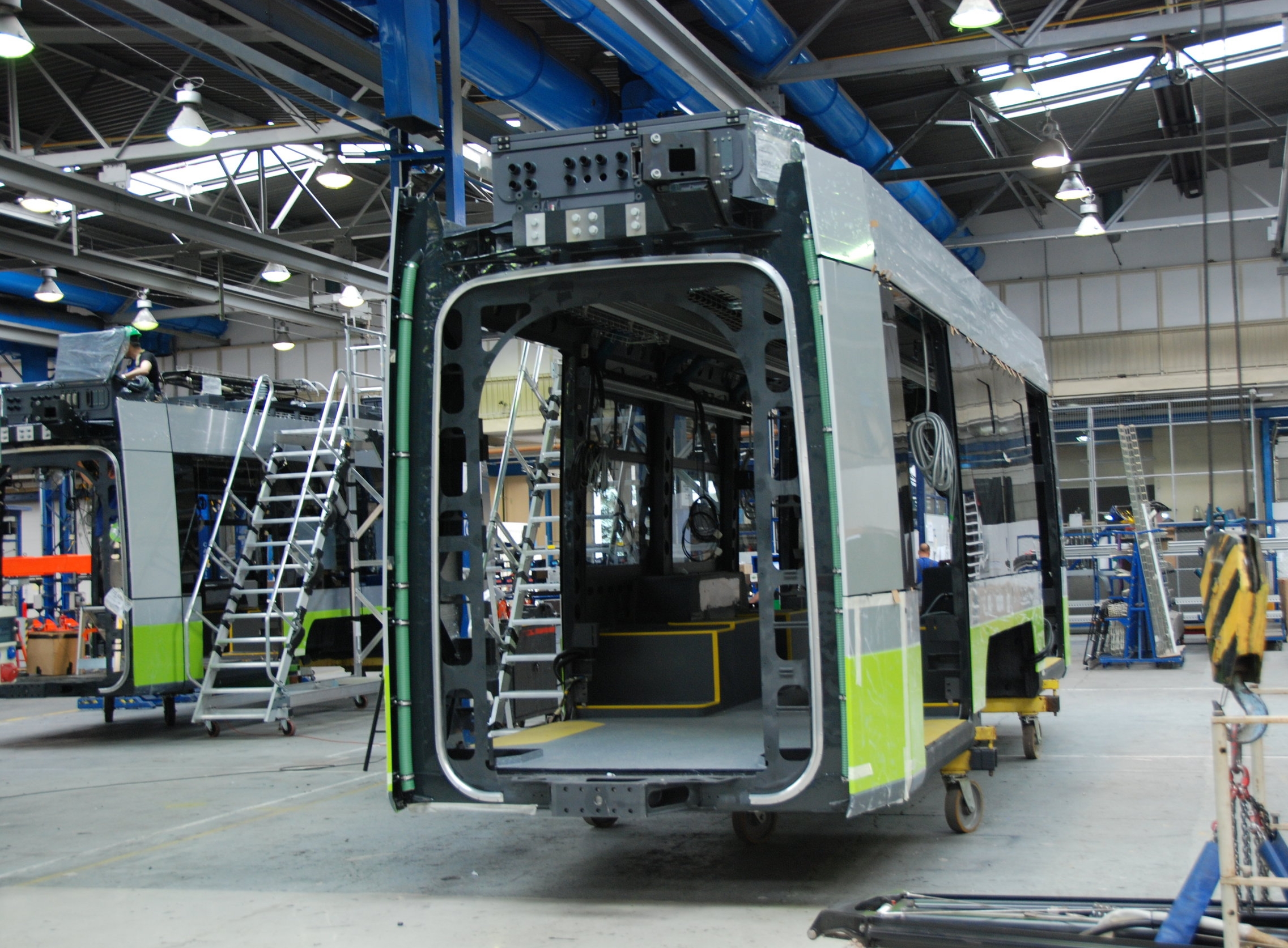 Výroba středních článků tramvají Solaris Tramino pro polský Olsztyn v červenci 2015. (foto: Libor Hinčica)
