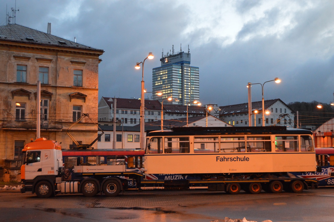 Přepravu vozidla z Německa zajistila společnost Universal Transport. (foto: Zdeněk Mazánek)