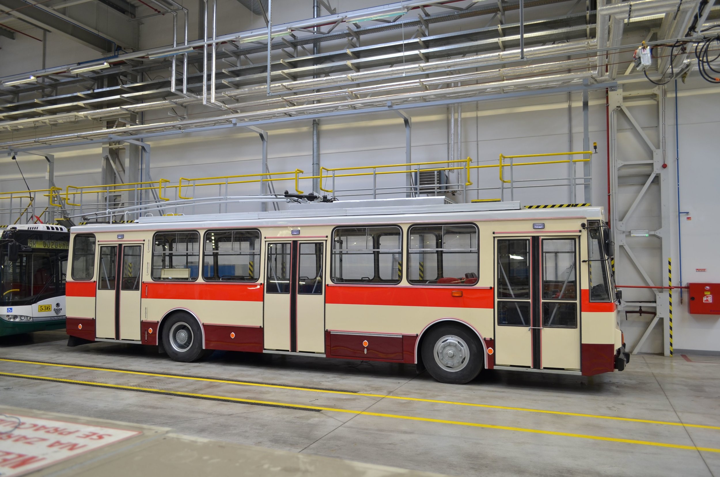 Nejnovější historický trolejbus ve sbírkách PMDP - vůz Škoda 14 Tr08/6 ev. č. 429 z roku 1989. (foto: PMDP)