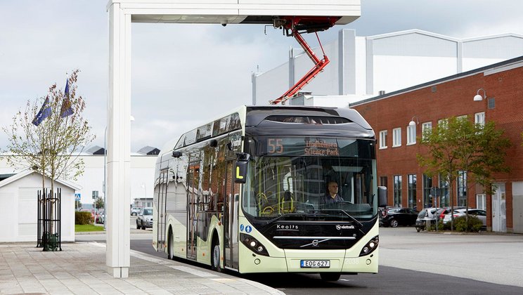 Nabíjecí stojan pro elektrobusy od společnosti ABB. (foto: Volvo Truck & Bus)