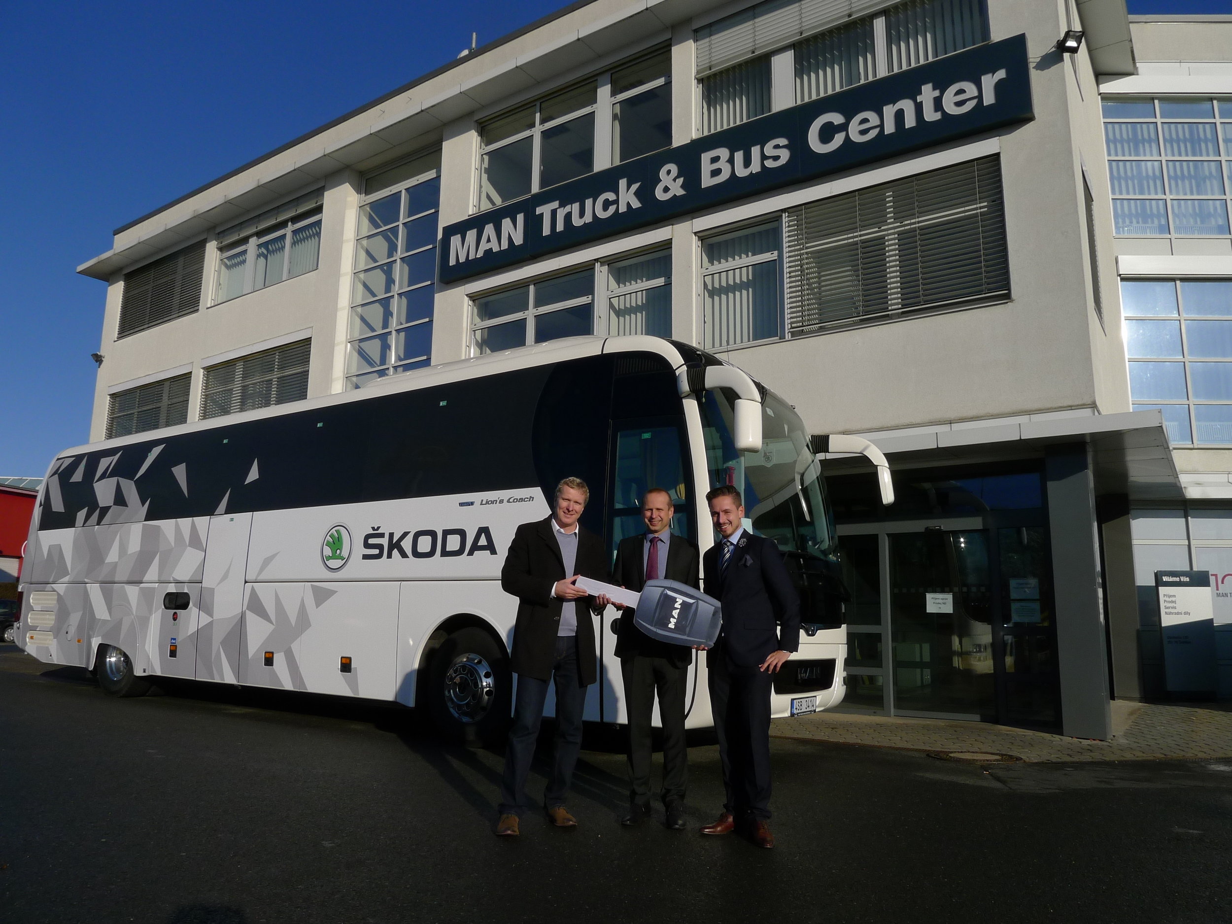 Slavnostní předání autousu MAN Lion's Coach v Čestlicích u Prahy. (foto: MAN Truck & Bus)