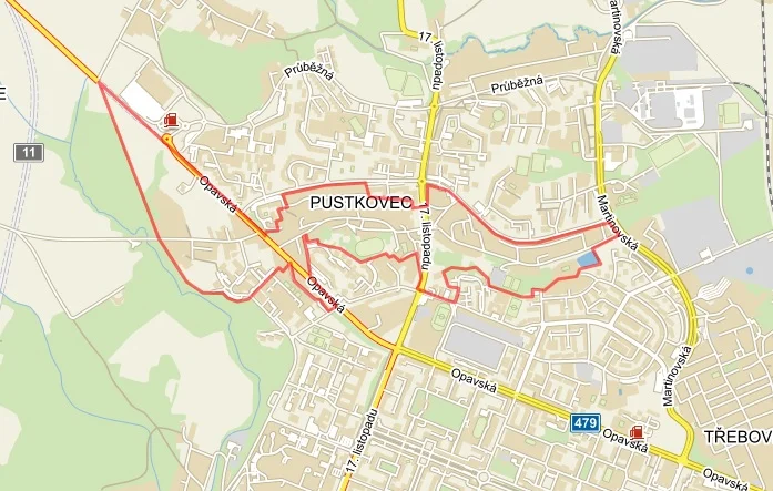 Poruba má v současné době dvě tramvajové tratě - jedna vede po ulici Martinovské směrem do Martinova, druhá - ta významnější - směřuje po ulici Opavské a dále pak jižně po ulici 17. listopadu. Dlouhodobě se řeší otázka tramvajového napojení sedmého a osmého porubského obvodu (nepřetržitě v podstatě od 60. let 20. století), které jsou situované v horní části mapy. Mezi nimi se nachází obvod Pustkovec (vyznačen červeně). Vést tramvajovou trať mimo jeho území je v podstatě nemožné. (mapový podklad: Mapy.cz)