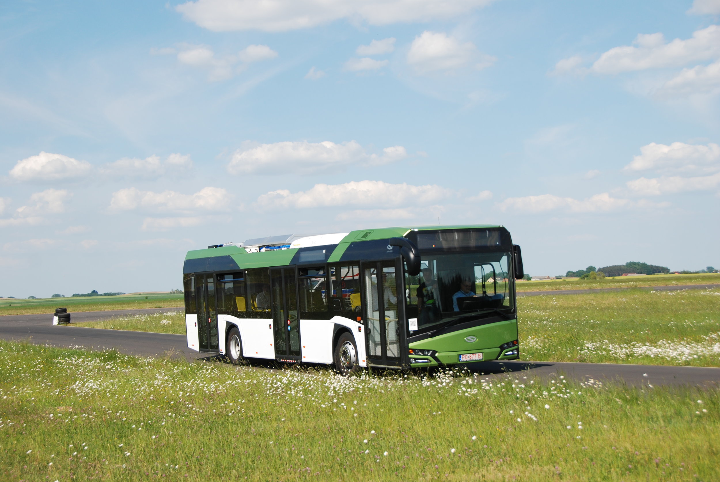 Hybrid od Solarisu s technologií BEA Systems během testovacích jízd pro novináře v rámci oslav 20. výročí společnosti Solaris Bus & Coach. (foto: Libor Hinčica)