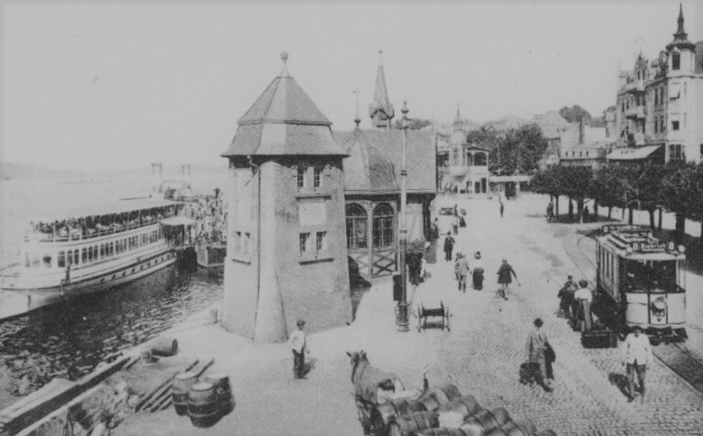 Tramvaj ve Wiesbadenu u břehu Rýna na historické pohlednici. (sbírka: Libor Hinčica)