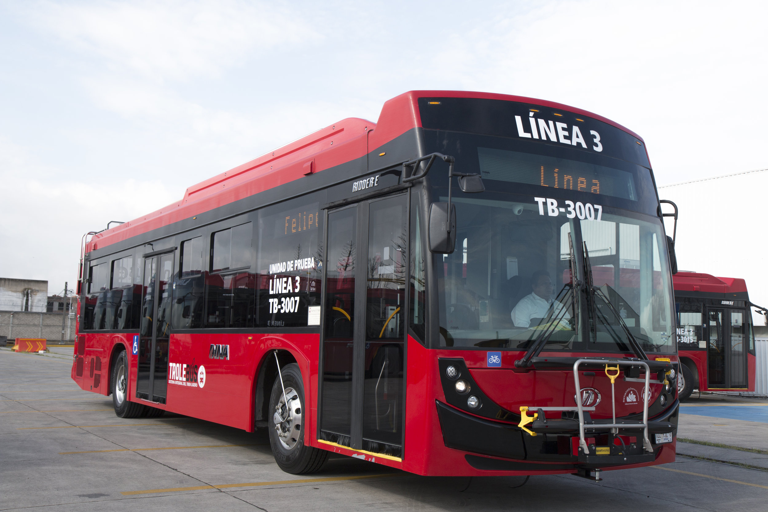 Trolejbus DINA v celé své kráse. (foto: DINA Camiones)