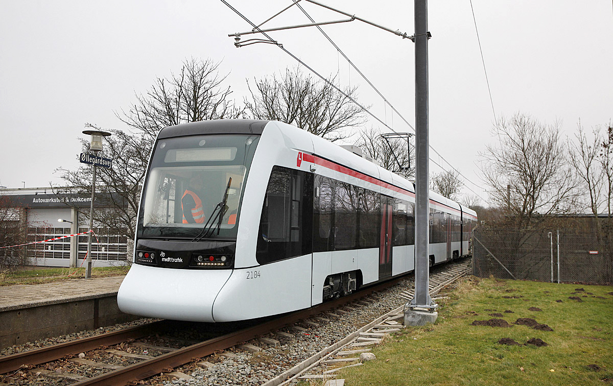 Stadler Tango na zkušební trati poblíž Aarhusu. (foto: Letbanen)
