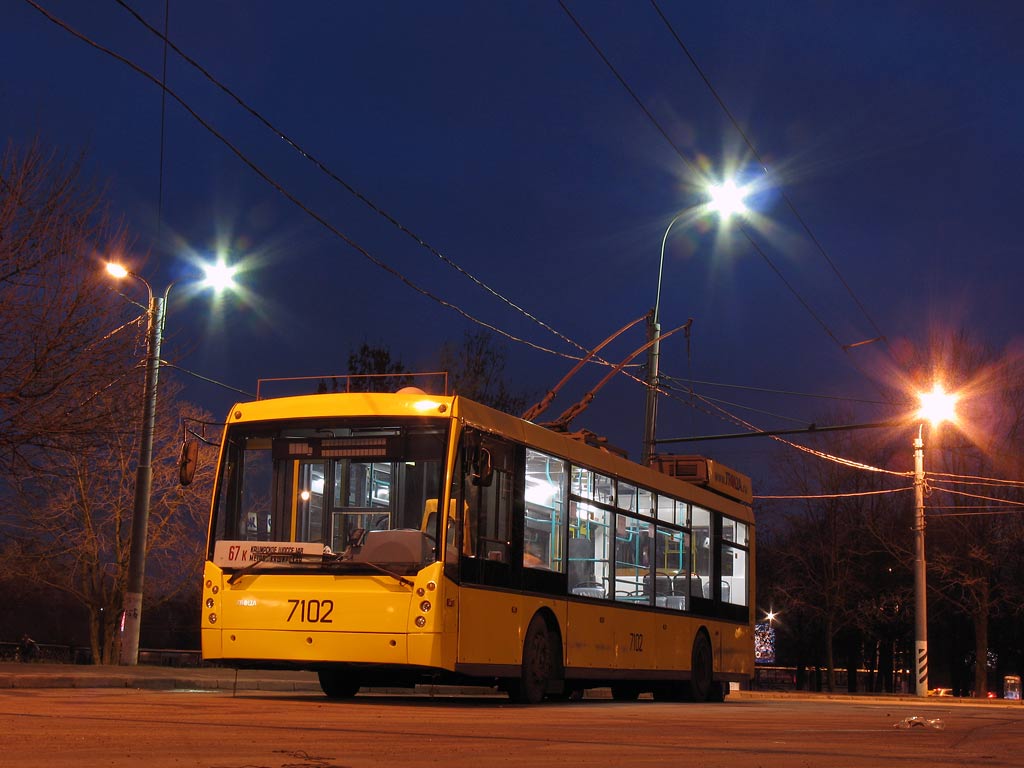 Trolejbus Megapolis výrobce Trolza v Moskvě. Zatímco Petrohrad dává trolejbusům zelenou, Moskva postupně trolejbusovou síť likviduje... (zdroj: Wikipedia.org)