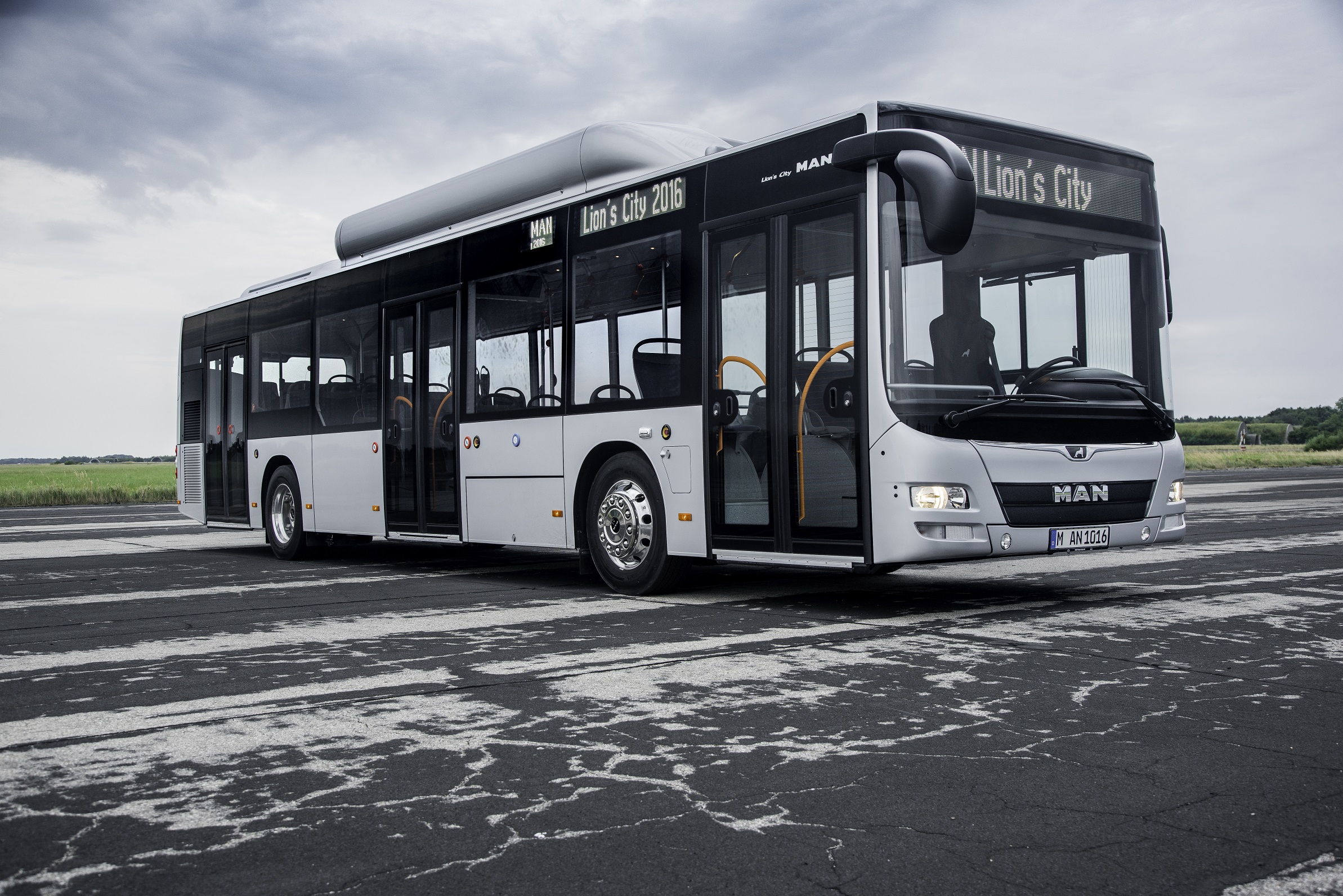 Tradičně nabízená podoba autobusu MAN Lion's City, zde v provedení s pohonem na CNG. (foto: MAN Truck & Bus)