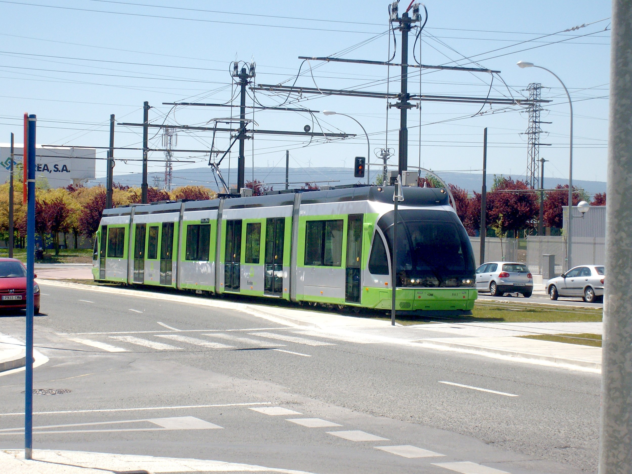 Tramvaj ve Vitorii na třech snímcích. (foto: Juanjo Olaizola Elordi)