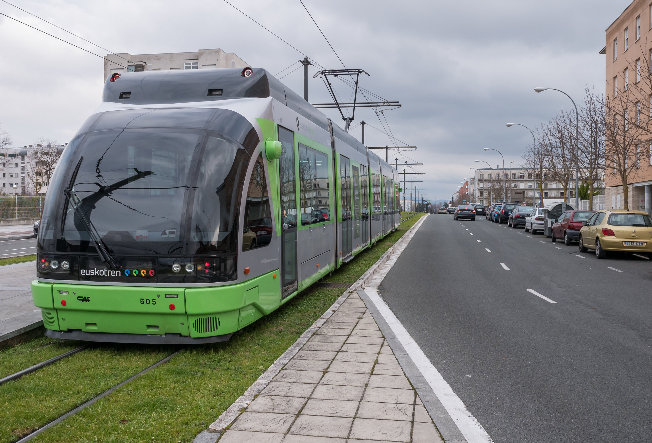 A ještě jednou tramvaj Urbos 2. Stejná jezdí i v Bilbau. (foto: Juanjo Olaizola Elordi)