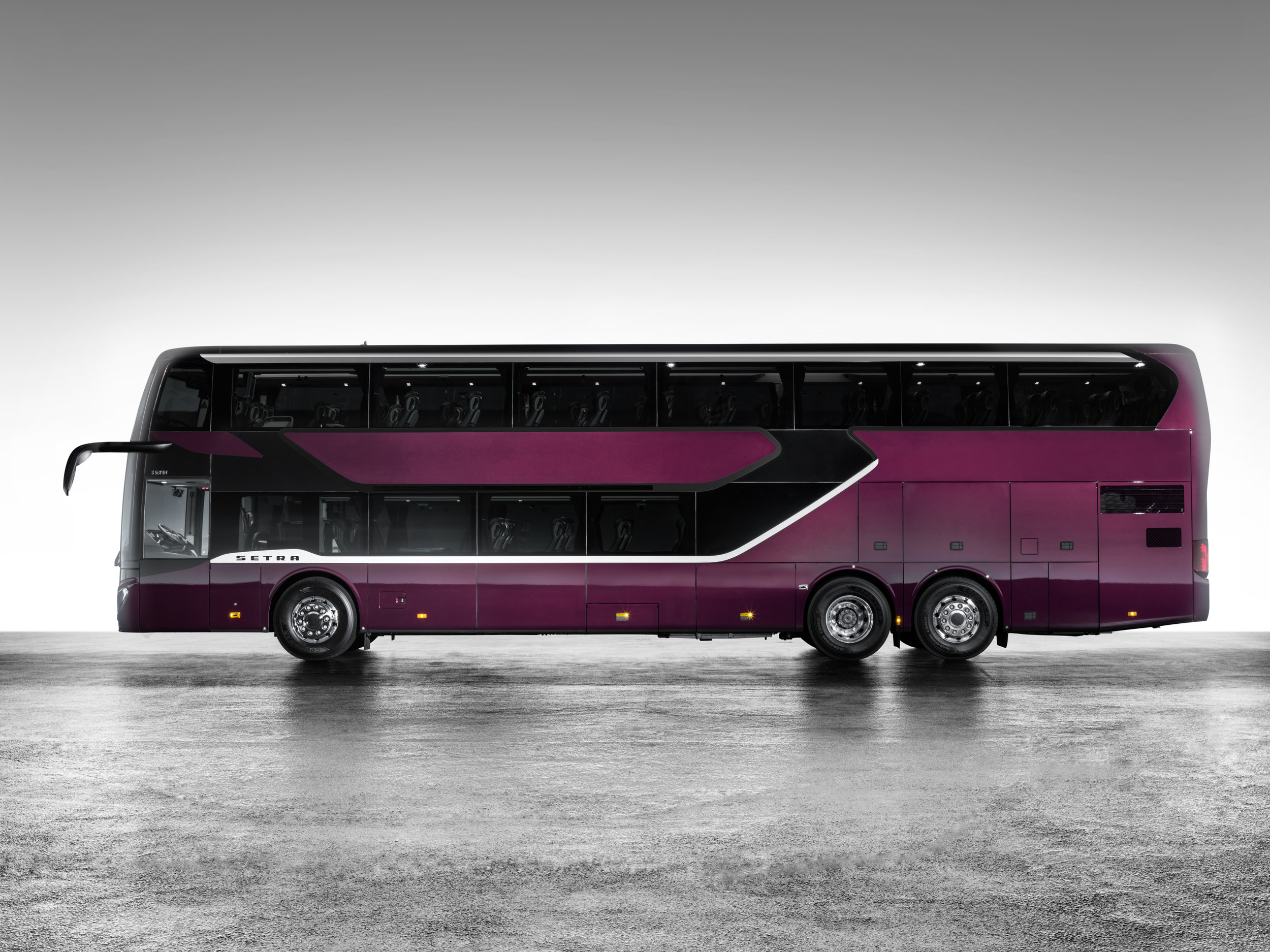 Boční pohled na Setru S 531 DT. (foto: EvoBus)