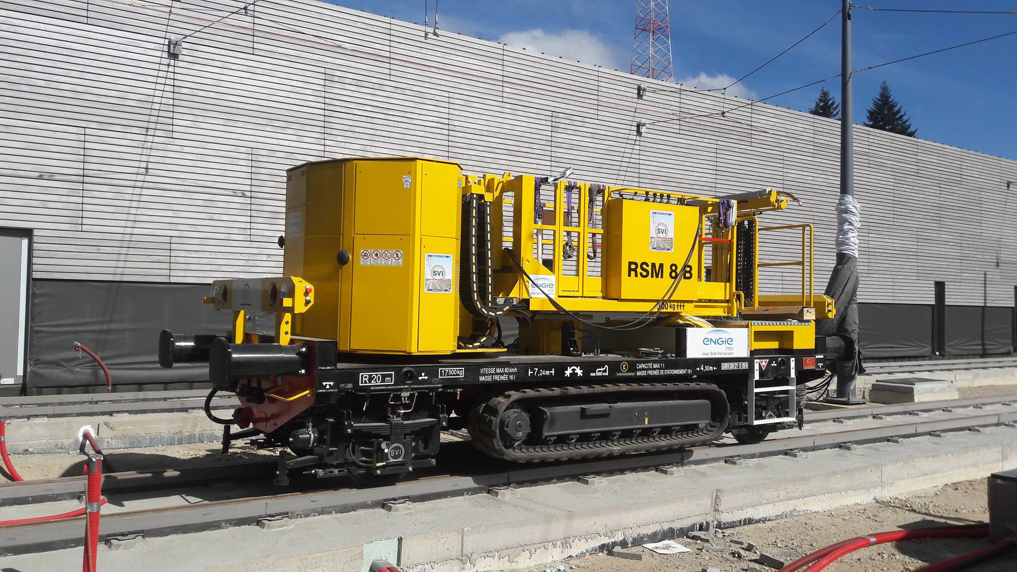 Jeden ze zajímavých služebních vozů podílejícících se na výstavbě trati. (zdroj: FB LUXTRAM)