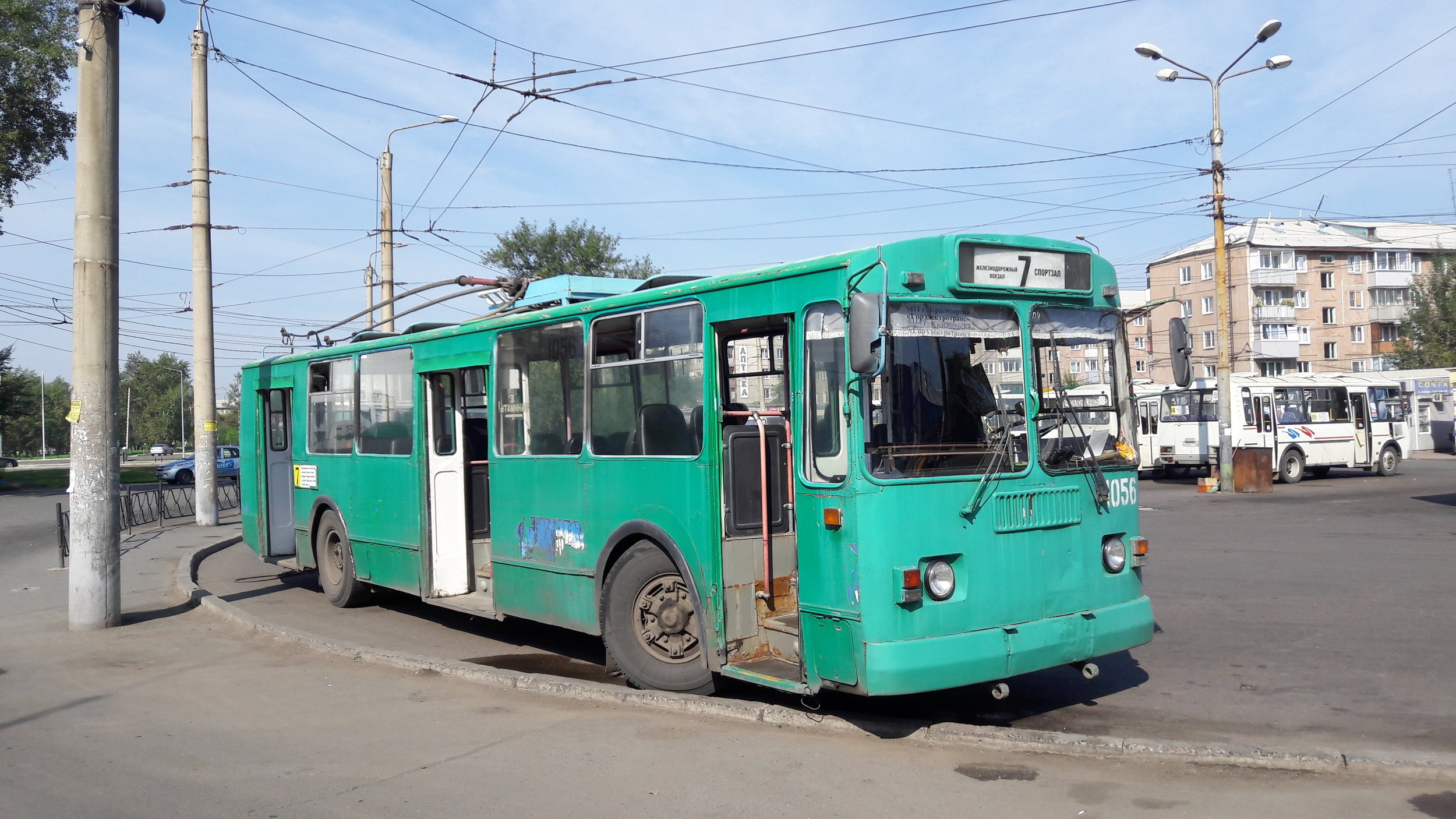 Vůz ZiU-682G-012 na konečné Sportzal. ZiUček je ve městě stále dostatek. 