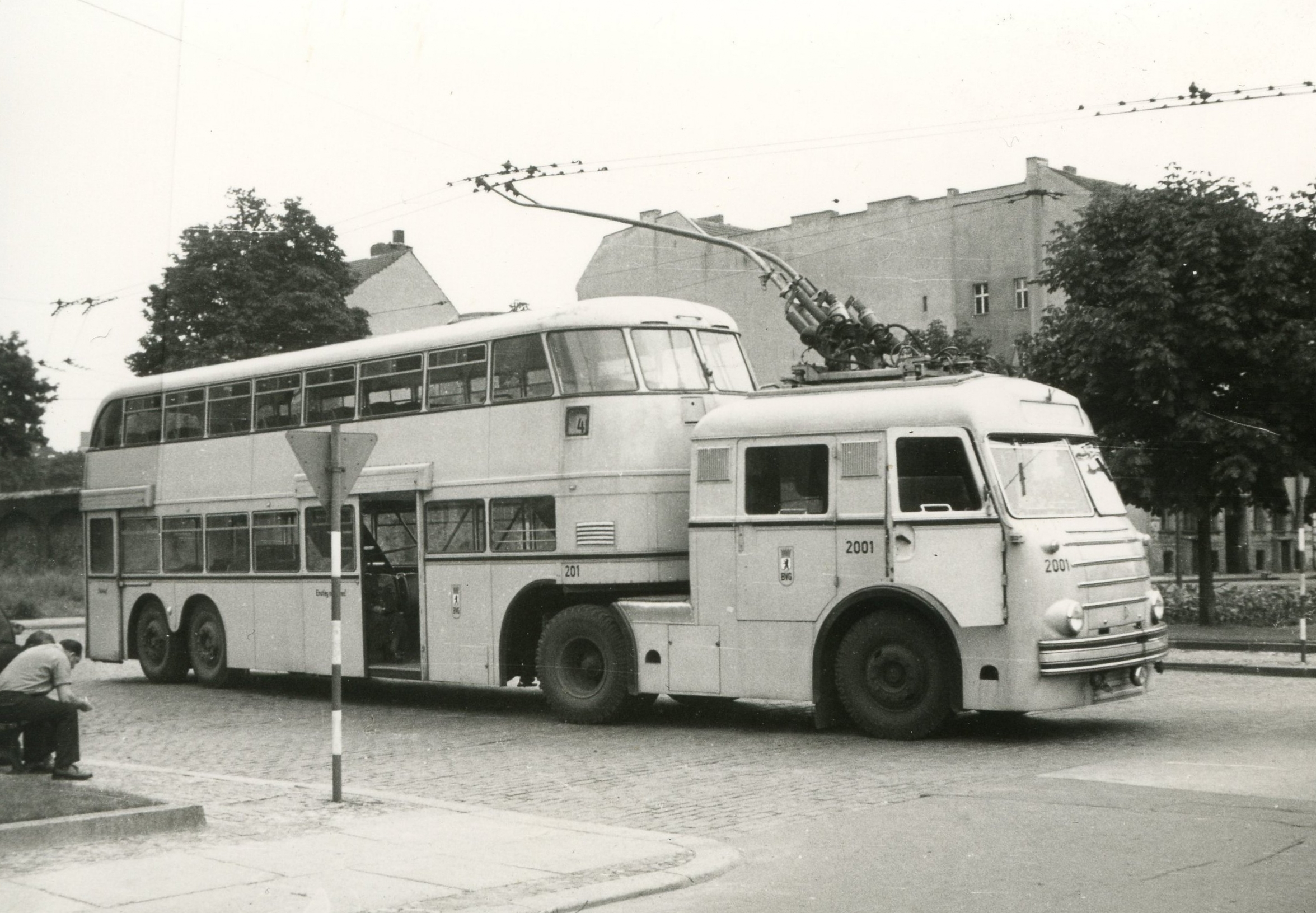 Jediný svého druhu – trolejbusový tahač ES6. (zdroj: www.berliner-verkehrsseiten.de)
