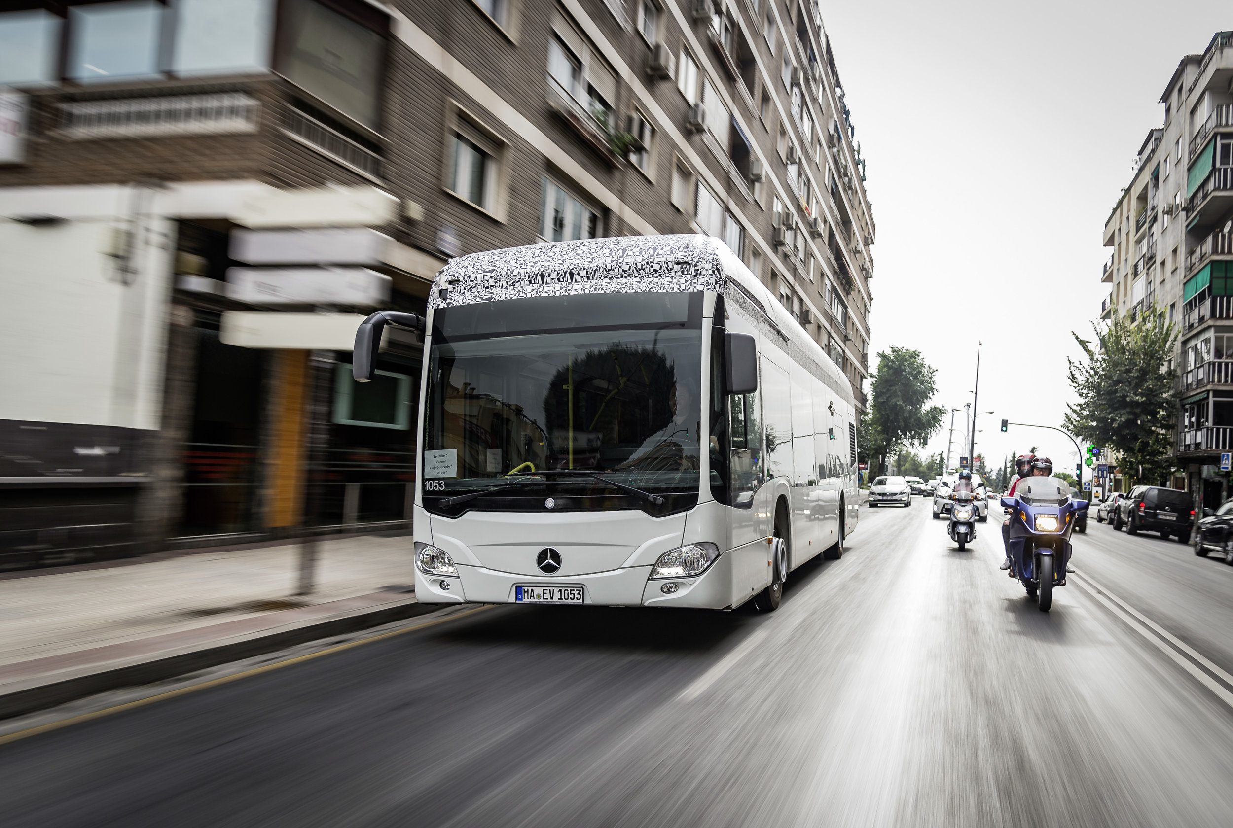 A ještě levý pohled na elektrobus Citaro. (foto: EvoBus)