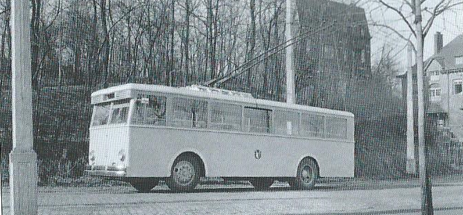 Prototyp vozu CS 48. Na bočnicích nesl znak města Mety, ve kterém nakonec trolejbusová síť před druhou světovou válkou nevznikla. Snímek pochází z Liège. (foto: VETRA / archiv G. Mullera)
