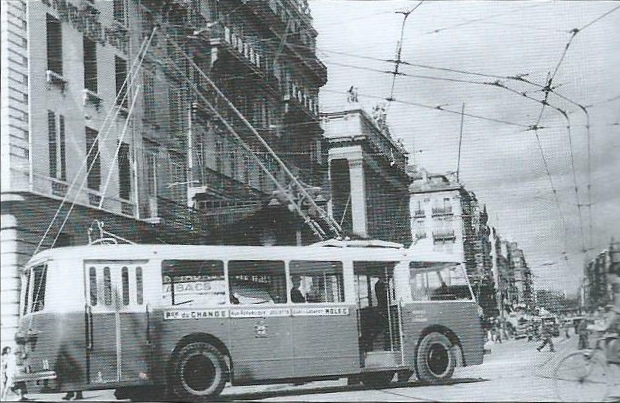 Dne 21. srpna 1943 byl zachycen vůz typu CB 60 při výjezdu na známou marseillskou ulici Canebière. (foto: archiv G. Mullera)