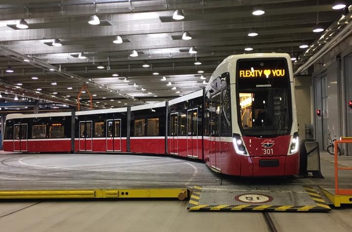 První z nově dodaných vozů Flexity Wien. (foto: Wiener Linien)