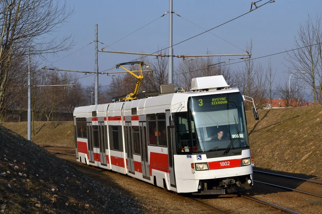 Tramvaj RT6N1 ev. č. 1802 brněnského DP v Brně-Bystrci. (foto: Ing. Jiří Černý)