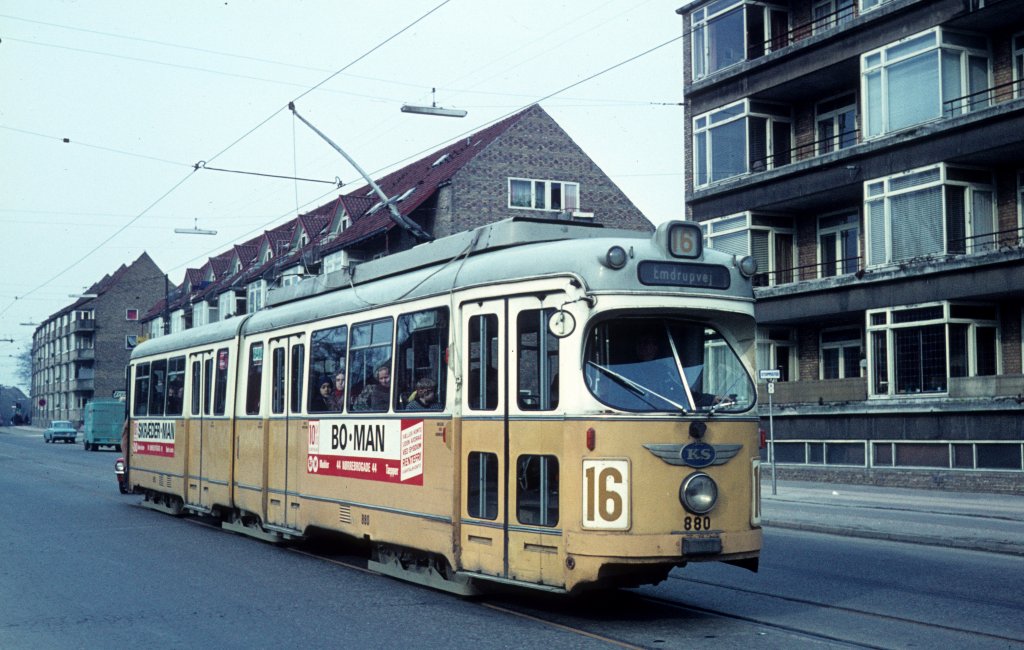V roce 1970 byl vyfocen jeden z vozů od německého Düwagu v ulicích Kodaně.(foto: Kurt Rasmussen) 