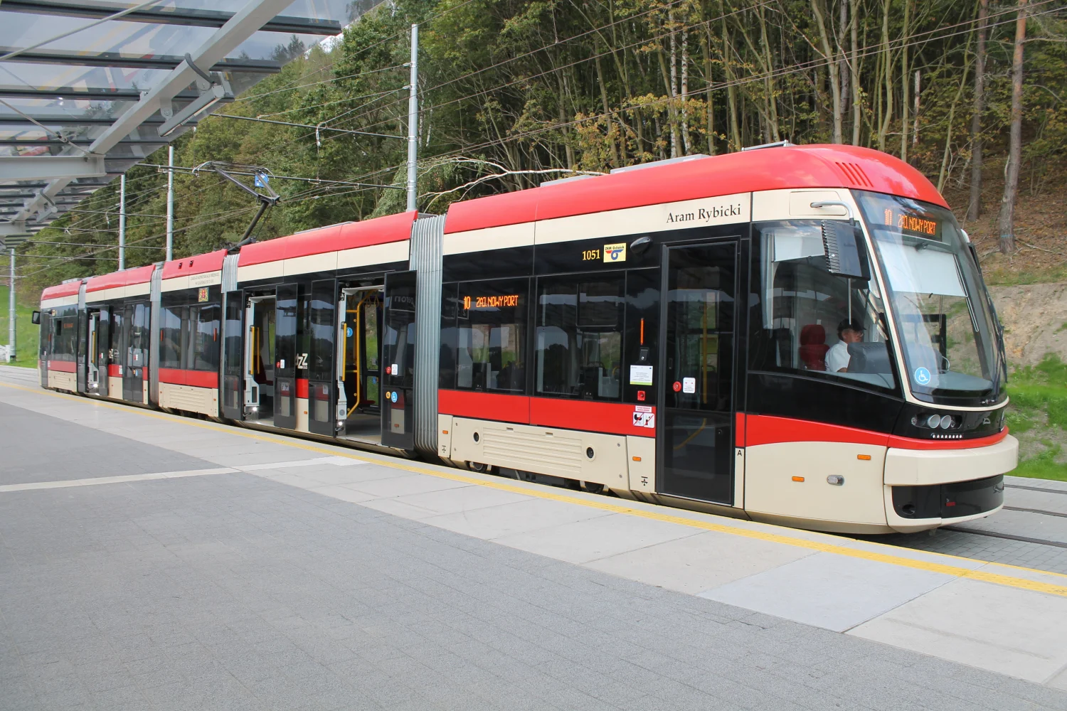 Tramvaje Pesa Jazz Duo v Gdaňsku. (zdroj: Wikipedia.org)